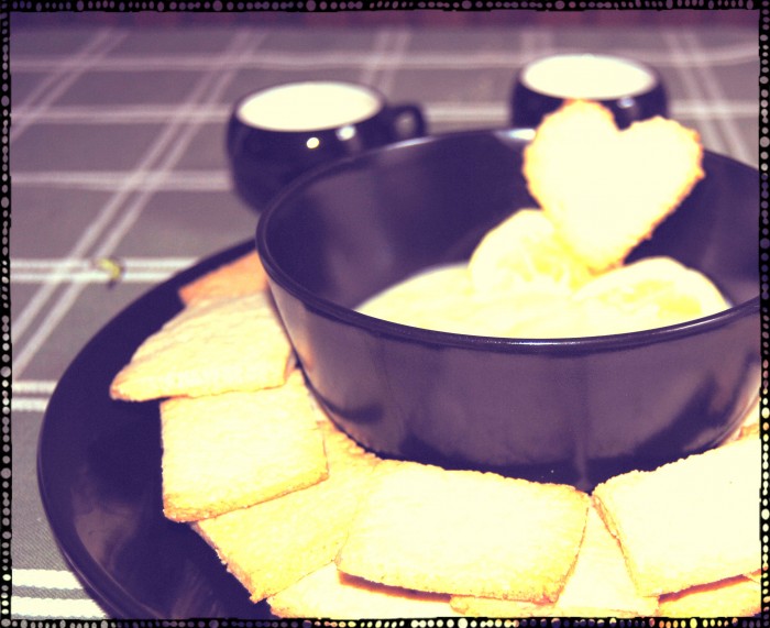 biscotti di pasta frolla vegan con crema al limone