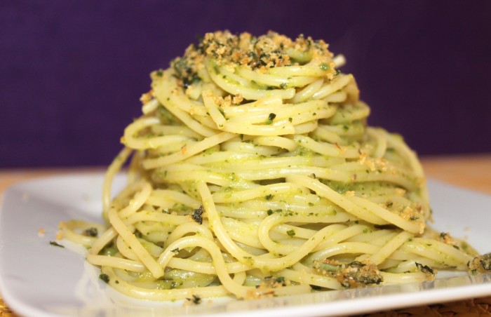 SPAGHETTI ZUCCHINE ED ERBE AROMATICHE