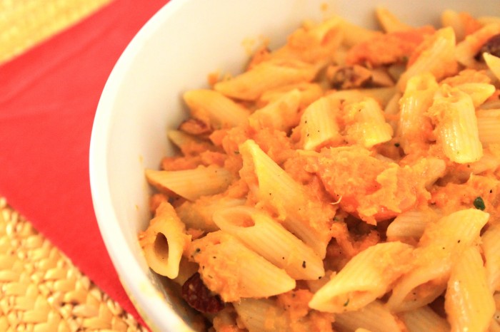 pasta alle carote con mandorle tostate