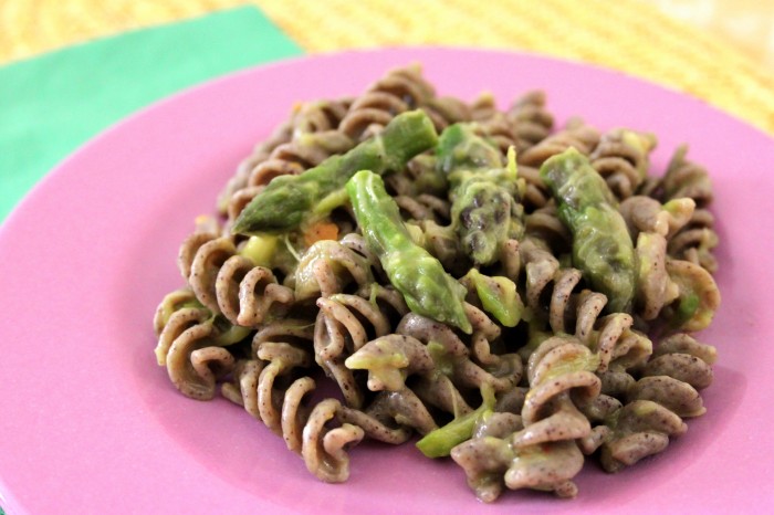 fusilli di canapa con sugo agli asparagi vegan