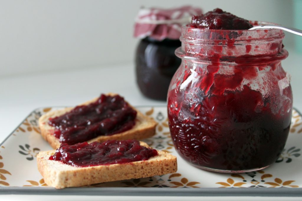 marmellata di ciliegie fatta in casa