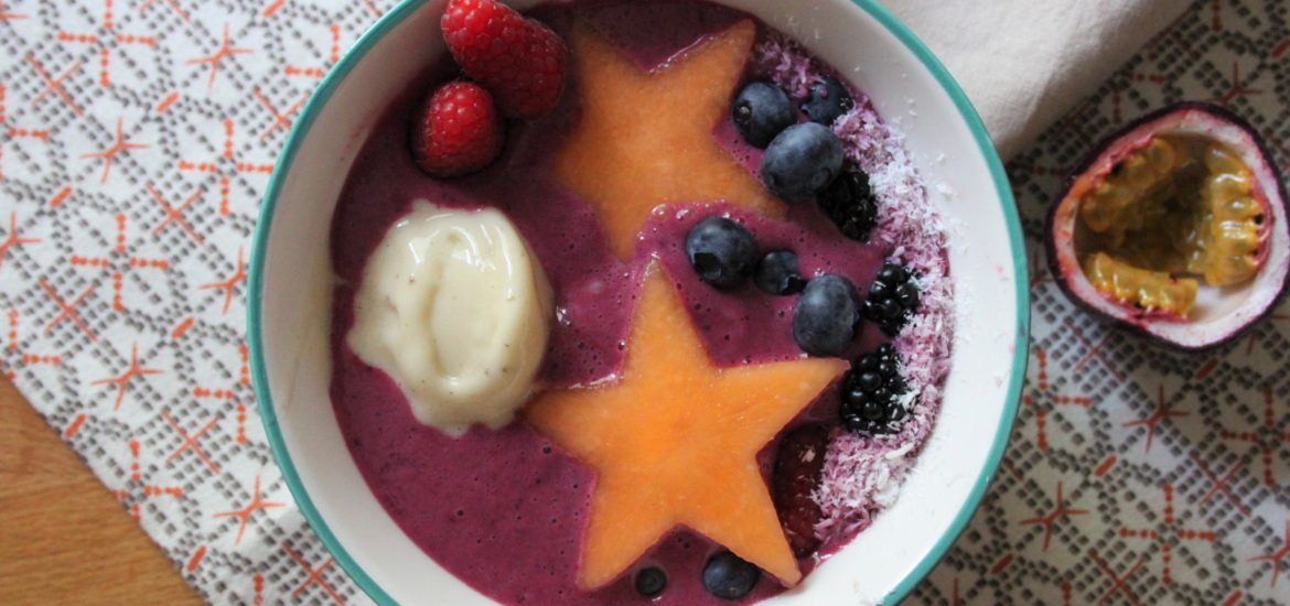 smoothie bowl ai frutti di bosco