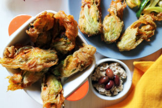 fiori di zucca ripieni e fritti vegan