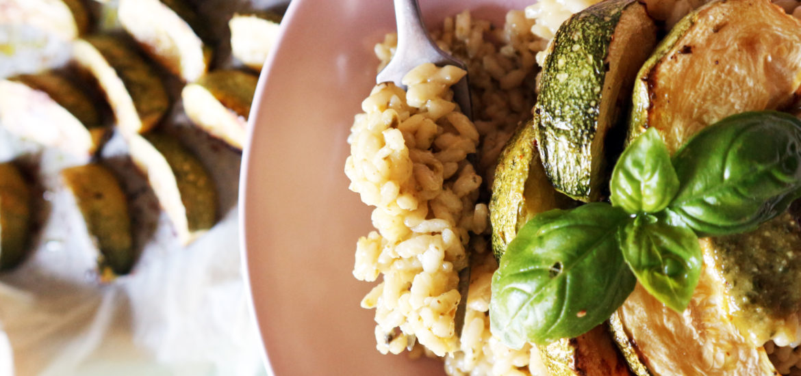 risotto vegan con zucchine e pesto