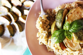 risotto vegan con zucchine e pesto