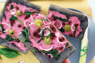 pizza vegana al carbone vegetale