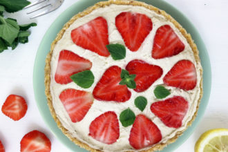 torta crudista alle fragole
