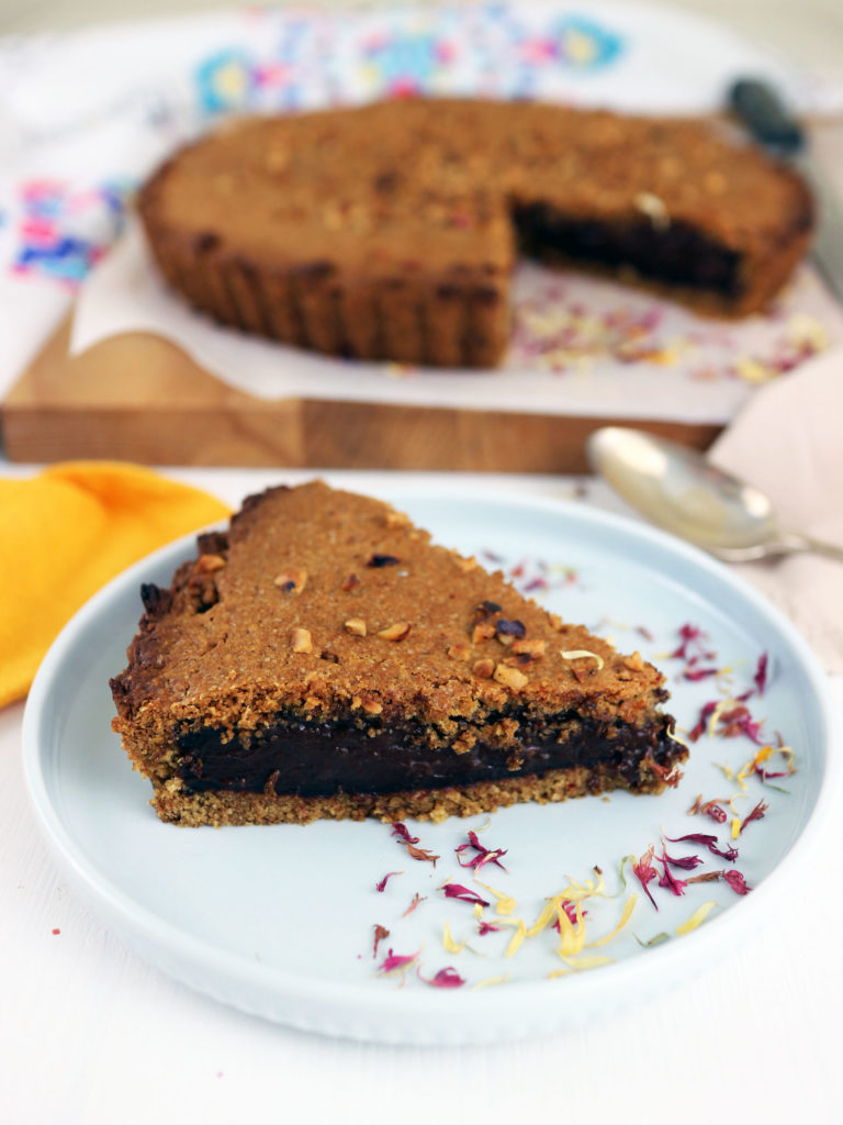 crostata vegana ripiena di crema al cioccolato