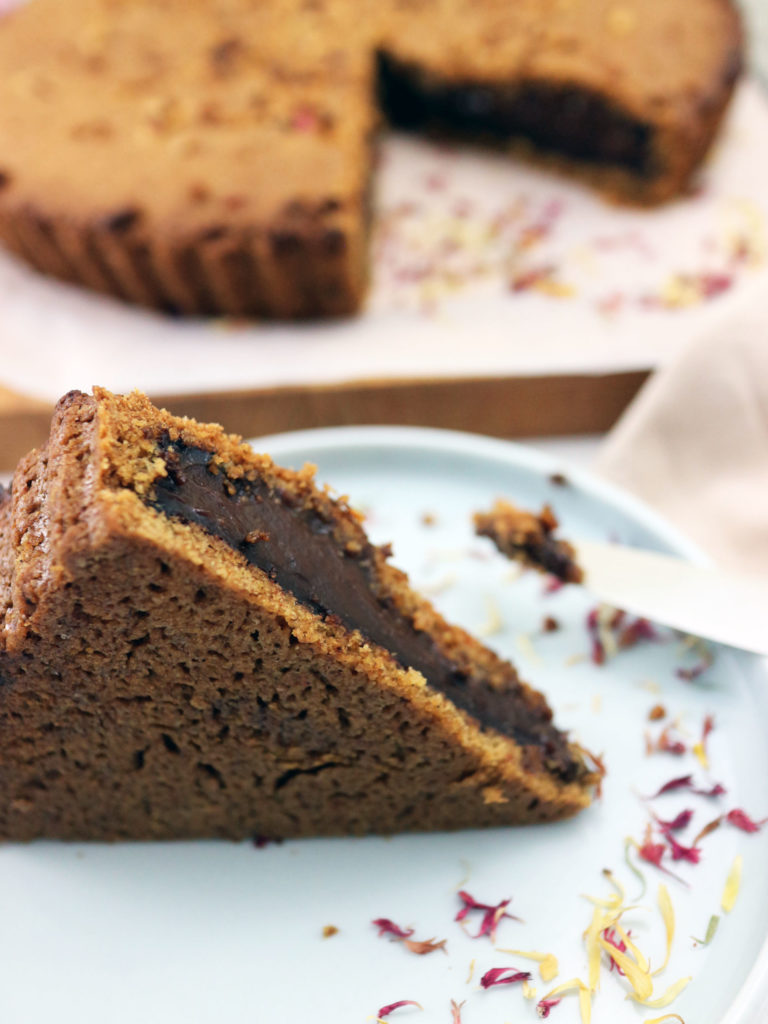 crostata vegana ripiena di crema al cioccolato