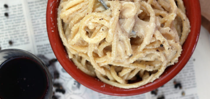 cacio e pepe vegana con anacardi